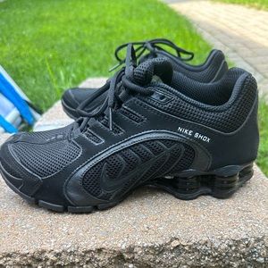 Black Nike Shox